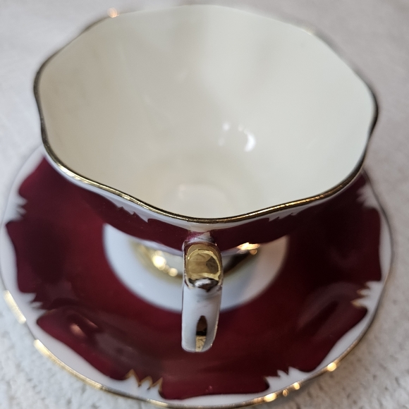 Royal Albert Crown Bone England China Teacup Saucer BURGUNDY White Gold Trim - Picture 15 of 16